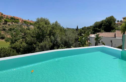 ULTIMATE LUXURY DREAM VILLA with 7 BEDROOMS, GYM, SPA and INFINITY POOL - Photo 9