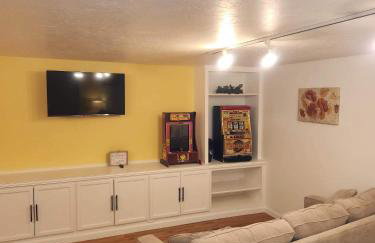 Medford Home And 2 Condos With Pool - Photo 35