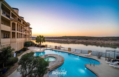 Color Pop by the Pool! - Foto 2