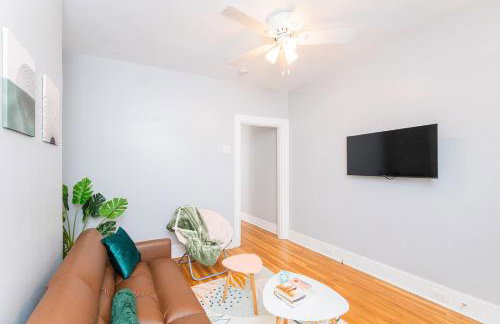 TWO town homes! 6 Bedrooms, 2 King beds, Walk to Eats - Foto 9