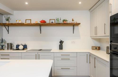 Stylish 3BR Townhouse Sleeps 6 Near City Centre - Foto 7