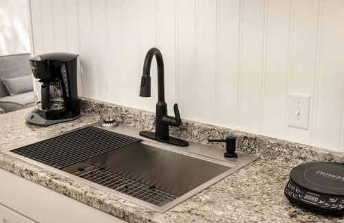 Luxe 2 Bed Dome w Hot Tub Deck Fire Pit & Bath - Foto 18