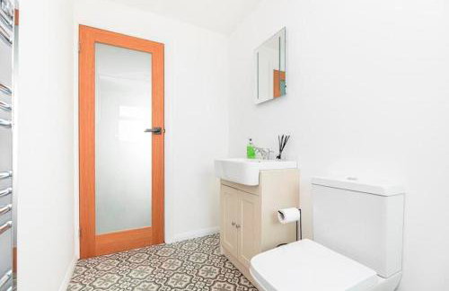 DRIFTWOOD by BOURNECOAST - An Exquisite Chalet Bungalow with a Sauna, BBQ Hut and Garden - HB6339 - Foto 32