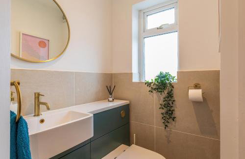 Spacious 2-Bed Flat with Panoramic Views - Foto 14