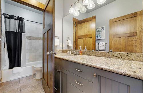 8 Bed 5 Bath Vacation home in Fish Haven - Photo 22