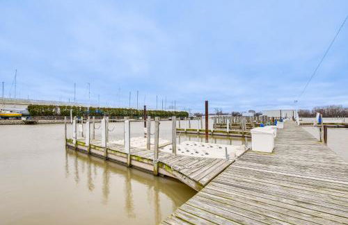 Lakefront Port Clinton Condo with Boat Dock and Slip! - Foto 19