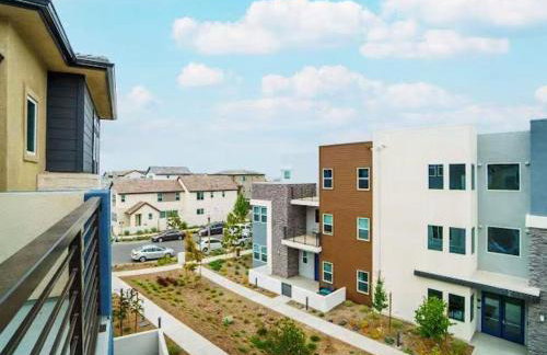 Beautiful Irvine Grand Park Community Cozy and Comfortable Home - Photo 21