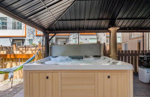 HOT TUB Firepit Pool Table Patio Cozy Downtown Denver - Foto 71