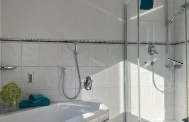 Schicke helle Galeriewohnung - Foto 9