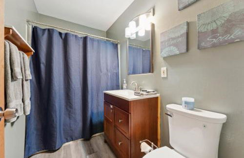 8BR 5BA Huge Dog Friendly Log Cabin near Wisconsin Dells and Lake sleeps 25plus - Foto 52