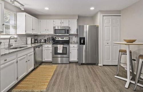 Luxury End Unit Townhome Just 40 Minutes from DC, Pet-Friendly, Privacy Fenced - Foto 8