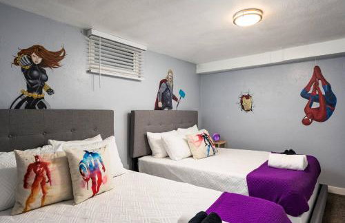 Movie Theater + Hot Tub | Game Yard | Sleeps 10! - Foto 24