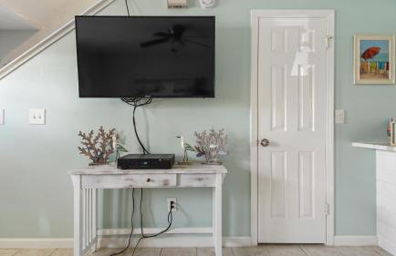 Beach access close to Walmart, Bowling,skating and Game room - Photo 16