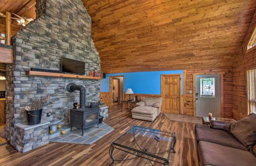 Cozy Family-Friendly Pine Grove Cabin with Fire Pit! - Foto 5