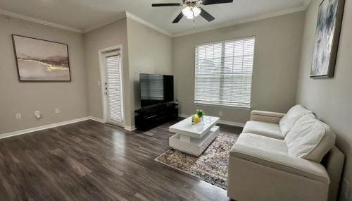 Peaceful 1BR Close to Nature Trails & Shopping - Photo 3