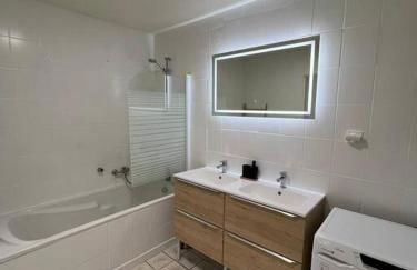 Appartement spacieux 2 chambres 100m2 centre petite ville - Photo 13