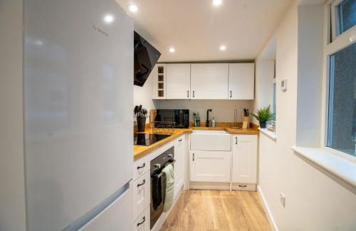 Stylish and Modern Town Centre End-of Terrace Home - Foto 3