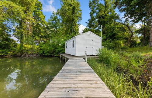 Waterfront Getaway, Dock Your Boat & Play! - Foto 30