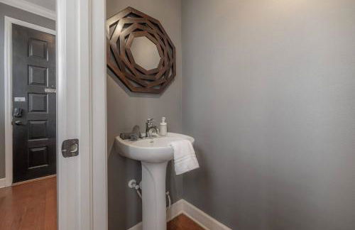 Centrally Located SOHO Retreat Walk to UT & Dining - Foto 15