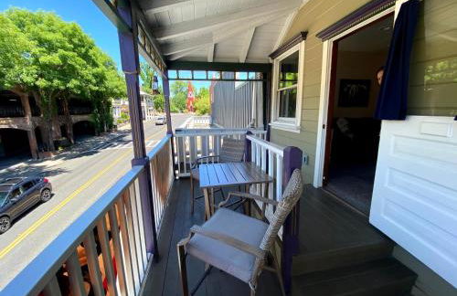 Historic Washington St Balcony - Photo 8