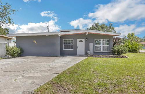 Amazing 'Hot Tub' Home Minutes To Hospitals & Beaches - Photo 18