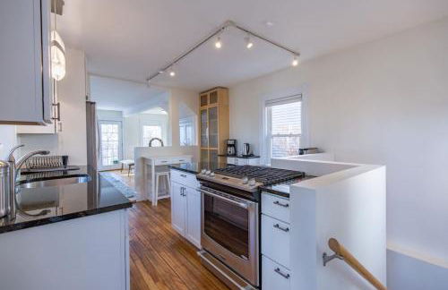 A Peaceful Oasis on Munjoy Hill - 4br2ba House & Parking - Foto 29