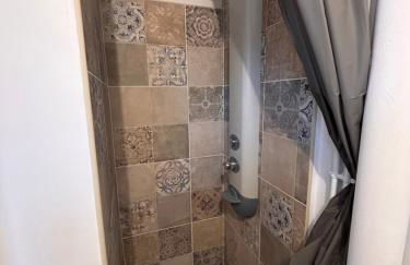 Cosy studio neuf avec balcon - Foto 9