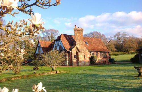 Idyllic Country Cottage South Downs - Photo 1
