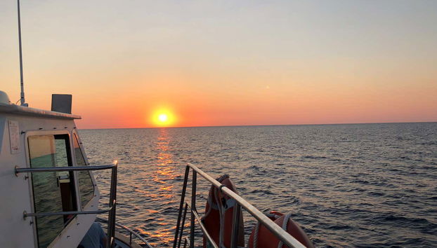 Passeio de barco ao entardecer saindo de Cala’n Bosch - Foto 4, Entardecer visto do barco