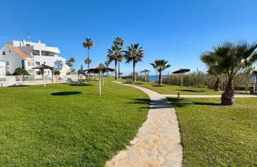 BEACHFRONT Penthouse Luxury - Photo 7