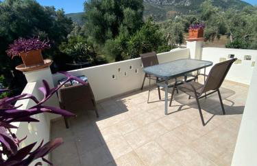 The White Villa - Photo 12