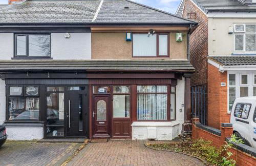 Spacious 4 Bedroom Home Near City Centre Sleeps 11 with Free Parking - Foto 2