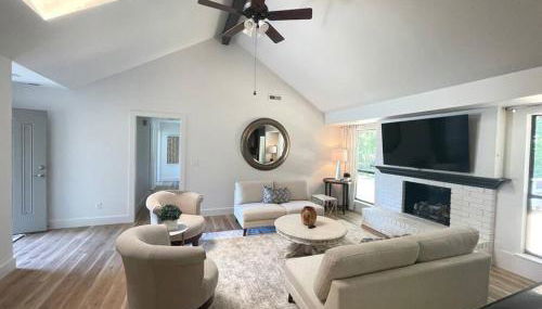 Fayetteville Retreat - Centrally located - Next to Washington Regional Hospital - Photo 2