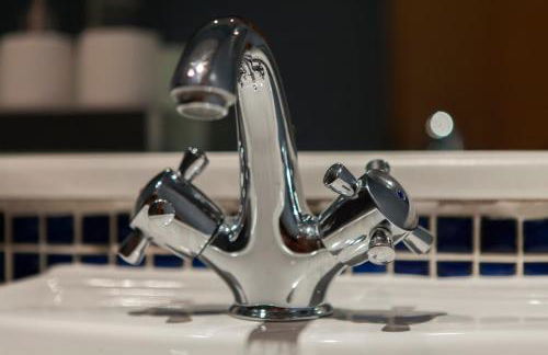 Bright & Stylish West End Apartment - Photo 16