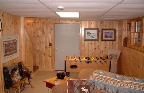 Charming Lakefront Cabin Rental with Games Room near Bangor, Maine - Foto 3