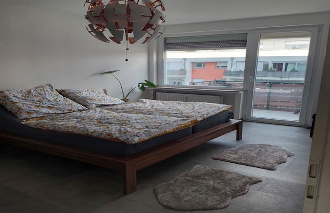 Modern Apartment With Balcony - Photo 5