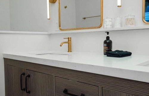 Stylish Getaway with Hot Tub-Near Downtown Indy-Family Friendly - Foto 51