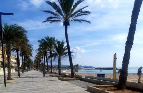 APARTAMENTO EN SEGUNDA LINEA DE MAR, WIFI & A.C - Foto 1