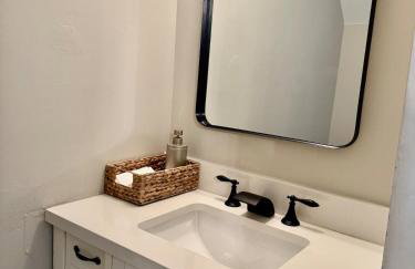 Modern Entire 2-Bedroom House for 6 Guests at University City - Foto 19