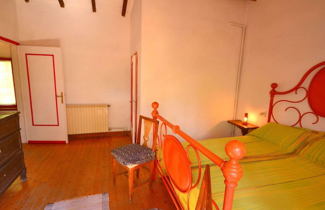 Spacious Home With Shared Pool - Photo 11