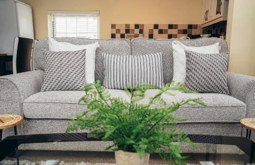 Large Apartments next to East Midlands Airport with Free Gated Parking! - Photo 10