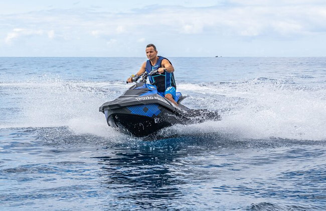 Vive una actividad inolvidable con nuestras motos acuáticas - Foto 5