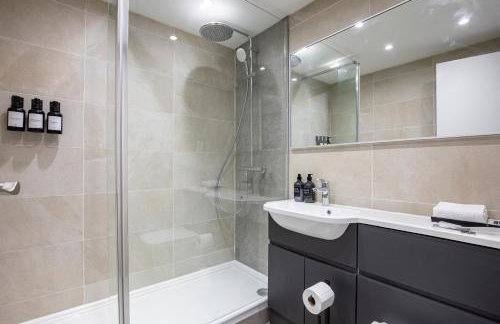 West London Apartment with easy access to Heathrow Airport & Twickenham Rugby Stadium - Foto 16