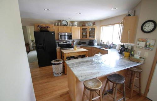 Five Bedroom Colonial Style Home - Foto 31