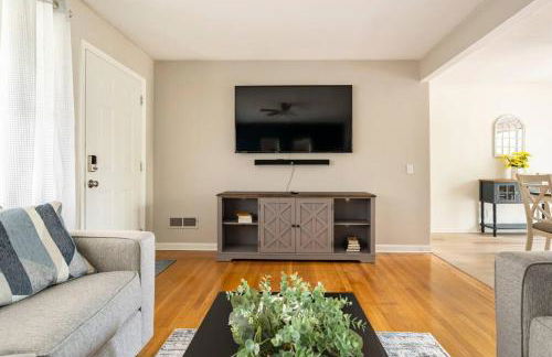 Updated home near Fort Jackson - Foto 24