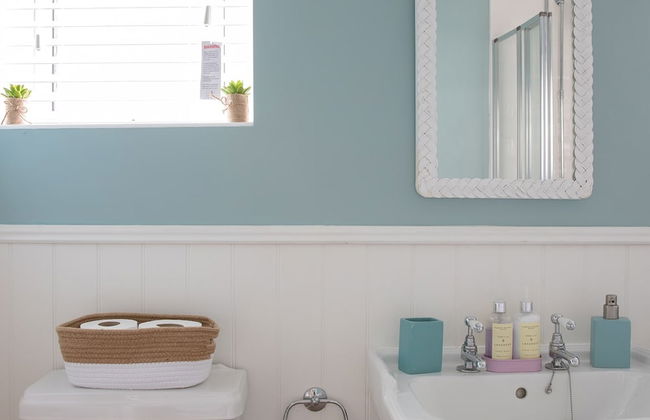 Tranquil Family Retreat 5 min to Beach Garden - Photo 26