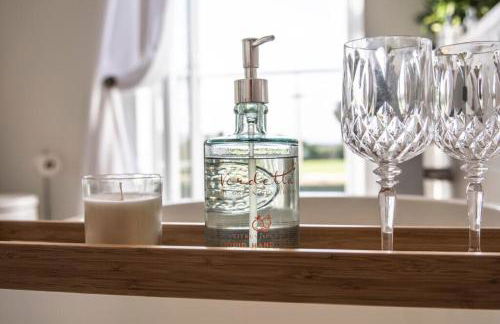 Stunning views, Hot tub, 5 mins to Chester - Photo 48