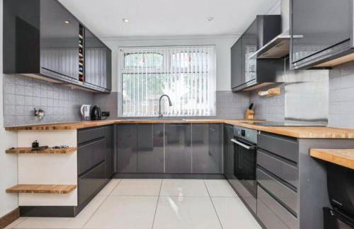 Entire luxury house Free Parking accommodations for contractors and long stays - Foto 7