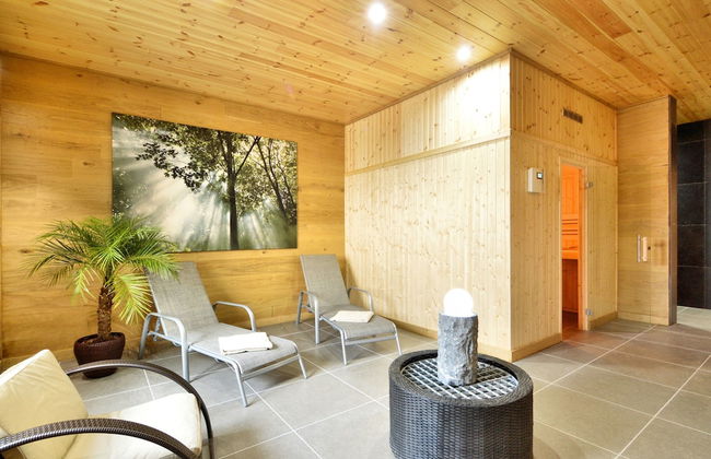 Walk Luxury Stay With Pool - Photo 43