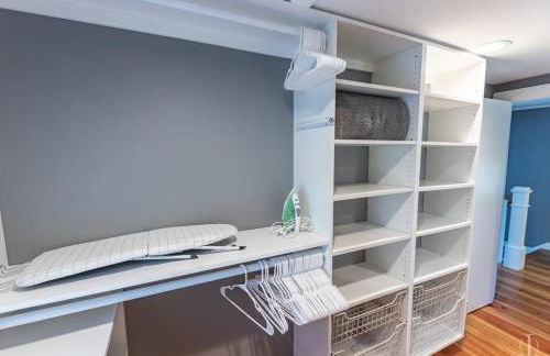 Beautiful Home 30 Feet from the Sand at Spofford Lake! - Foto 31